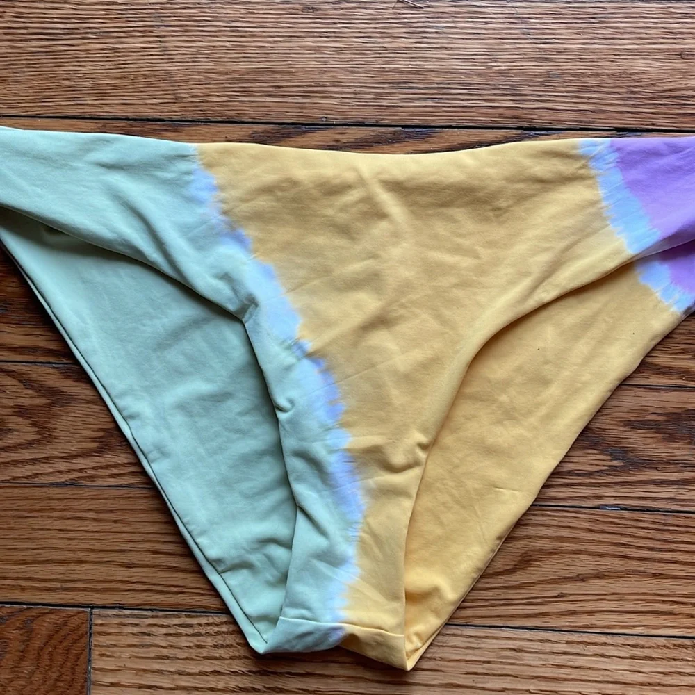 NEW‎ | l*space Sandy Classic Bottom Diagonal Sunburst Tie Dye Large